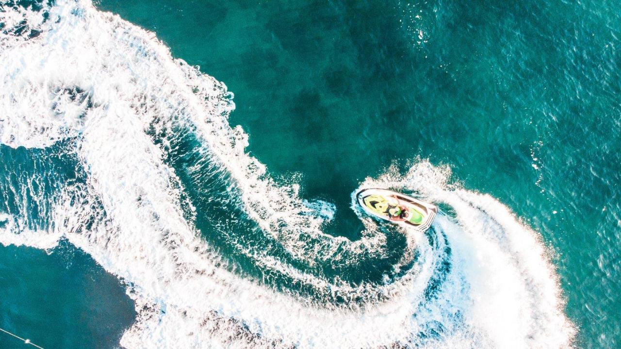 You are currently viewing Pourquoi opter pour un tour de jet ski à Dubaï pendant votre séjour